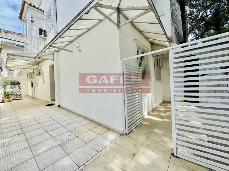 Excelente apartamento estilo casa - reformado - com 1 vaga de carro, e 1 vaga de moto