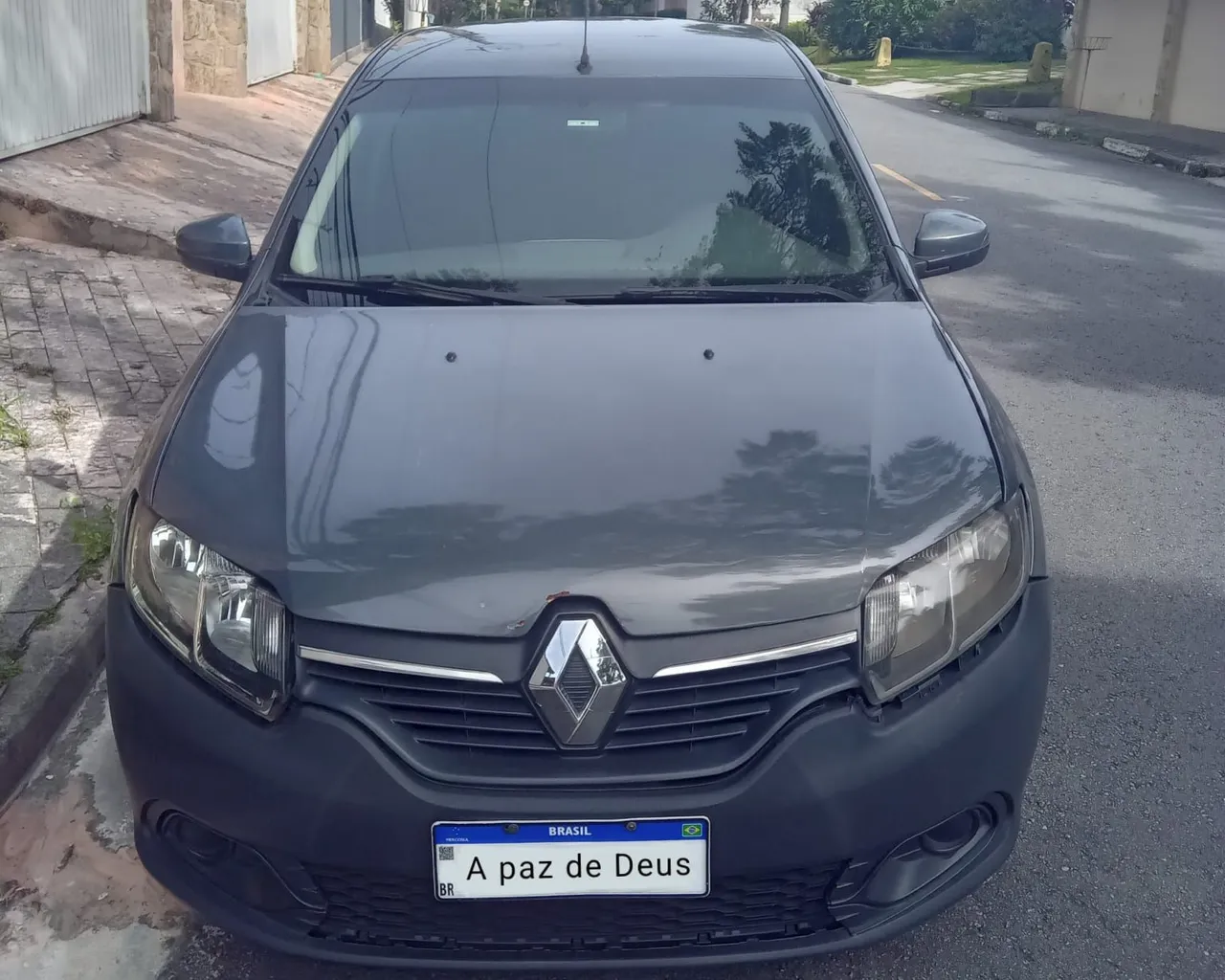 Vende- se Sandero abaixo da tabela