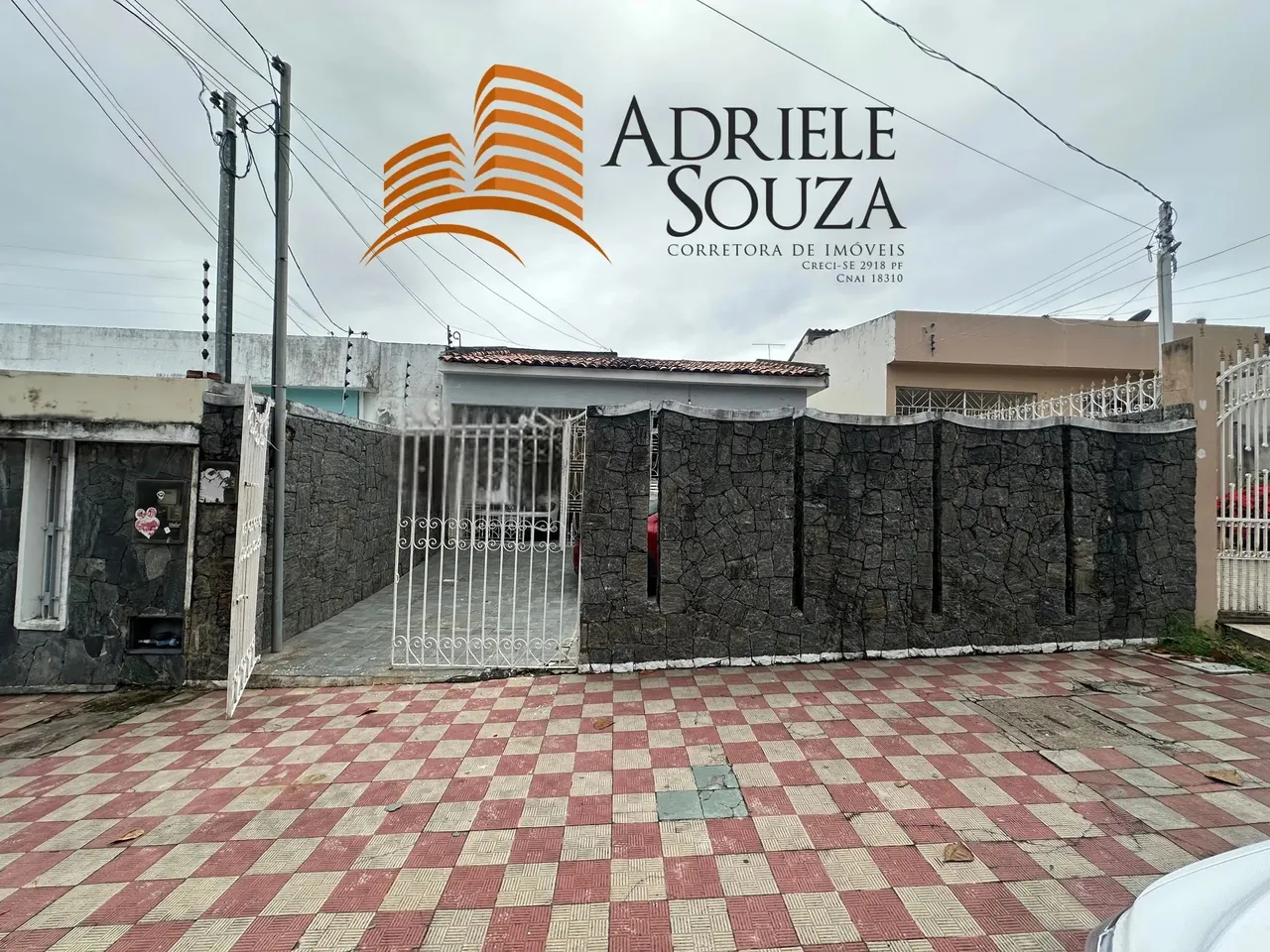 Vendo casa com 4/4 sendo uma suíte, no Bairro Suíssa
