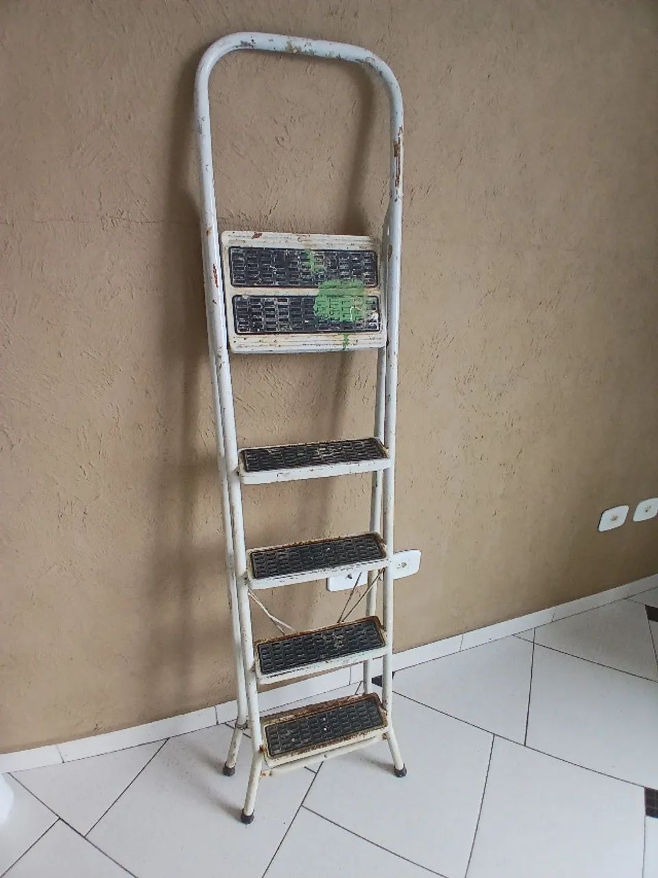 Escada64673480302594120