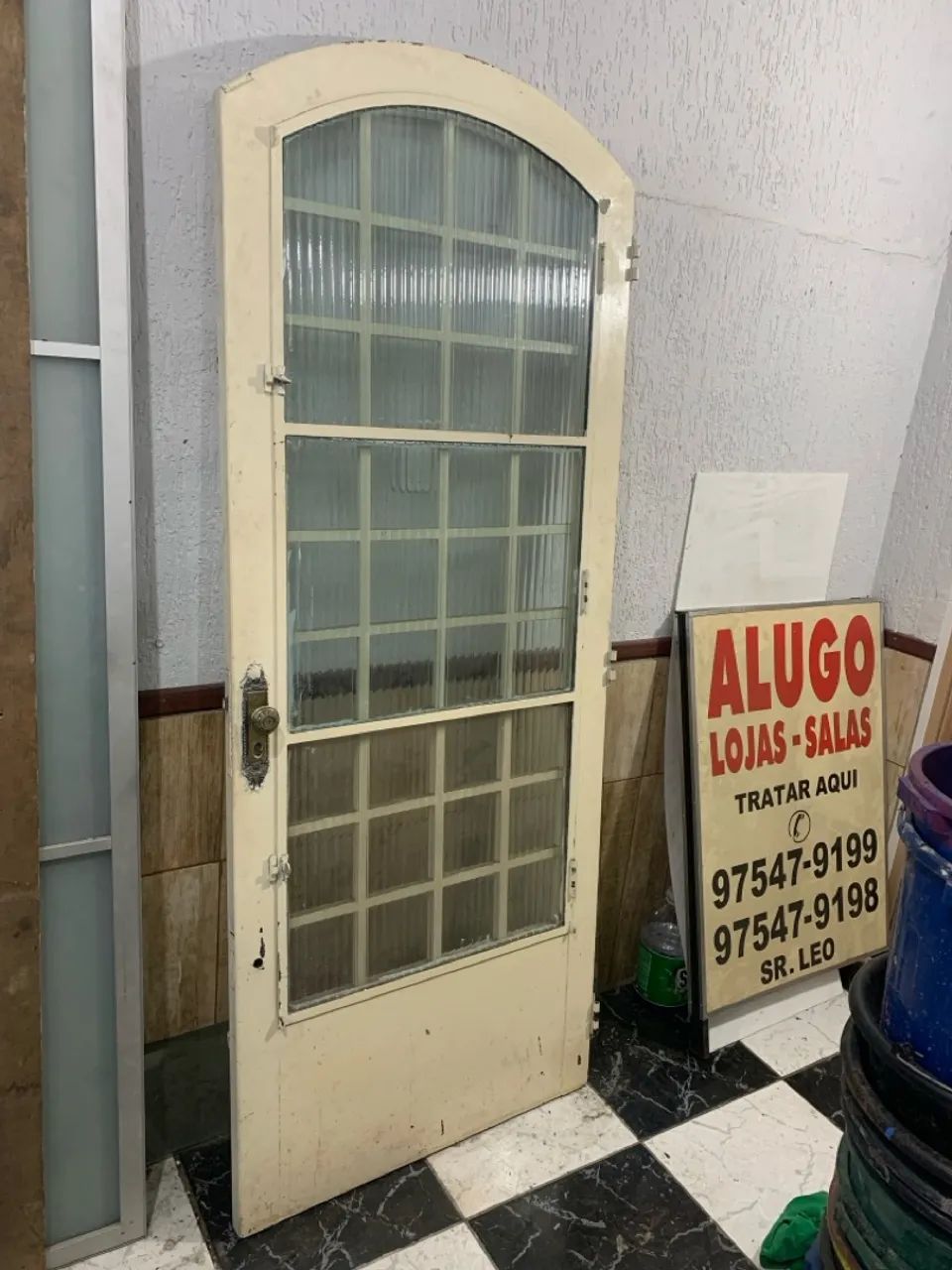 Porta de ferro maciço e vidro arredondada A 213 / L 85  - Foto 4