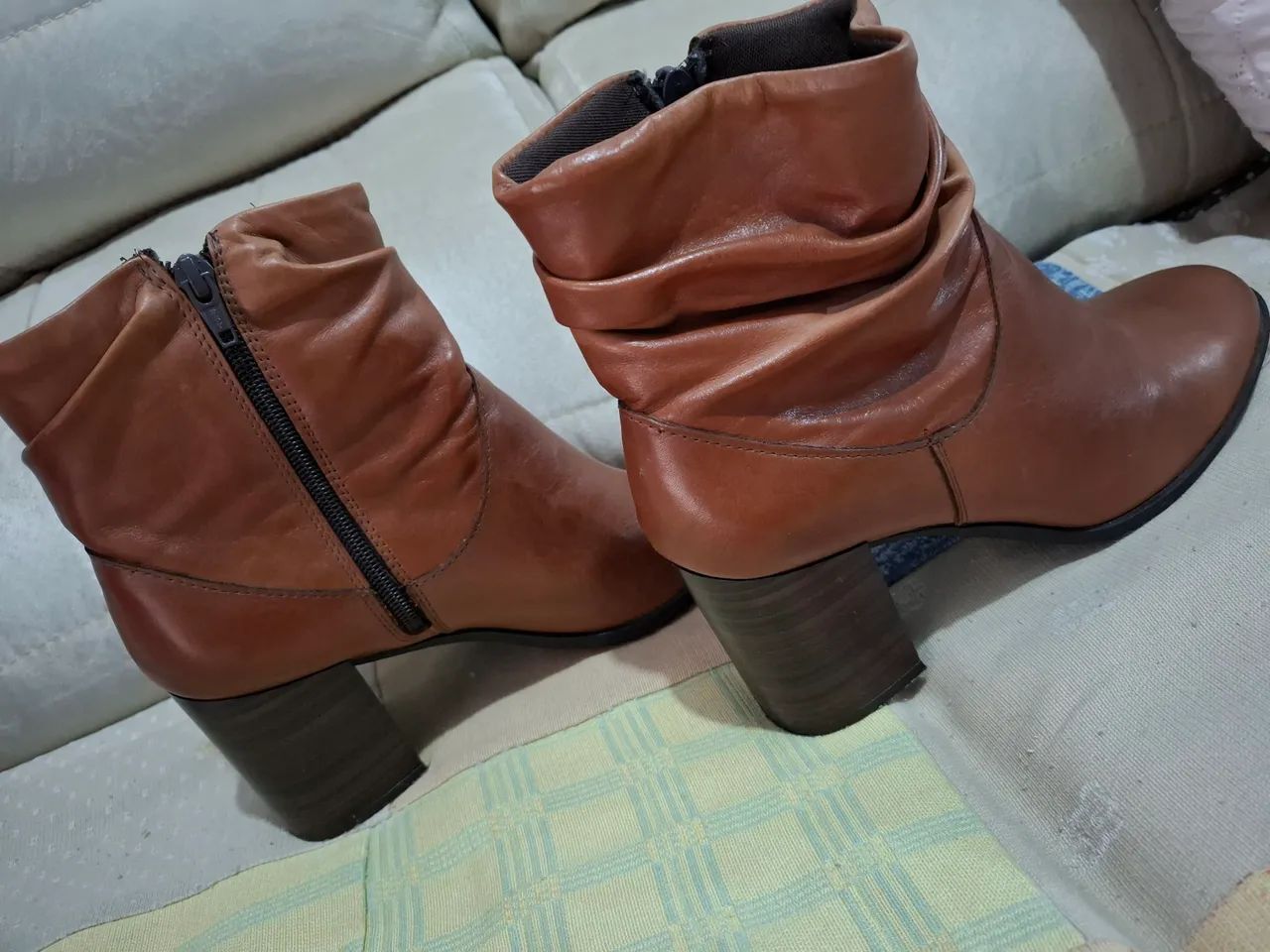 Botas  Marrom - Elegância e Conforto - Foto 4