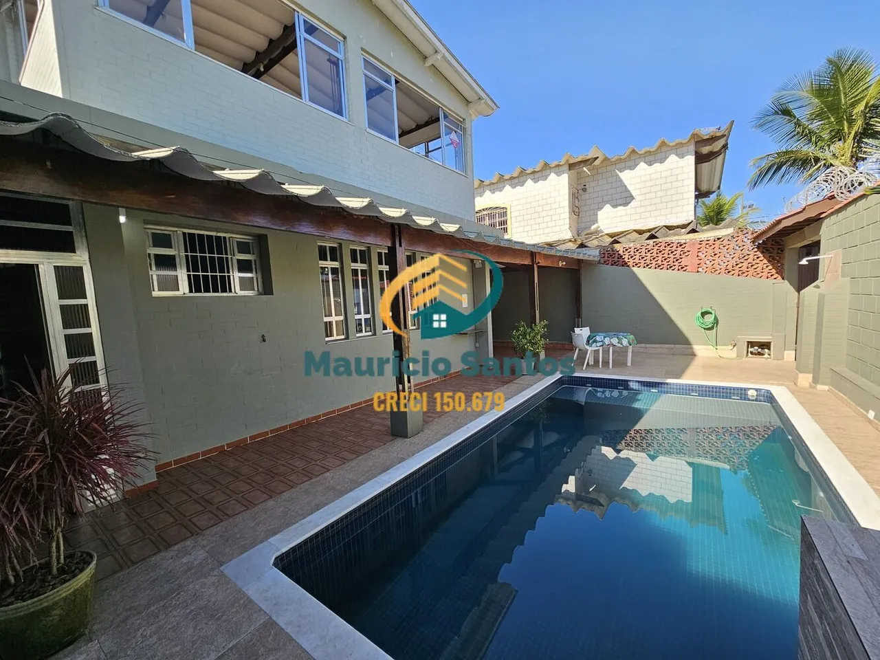 Casa em Mongaguá, bairro Jardim Marabá, vista para o mar, 4 dormitórios sendo 1 suíte, laz