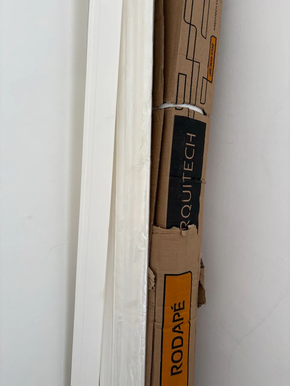 Rodapé 7cm x 2,40cm  slim polietileno 55 M  - Foto 4