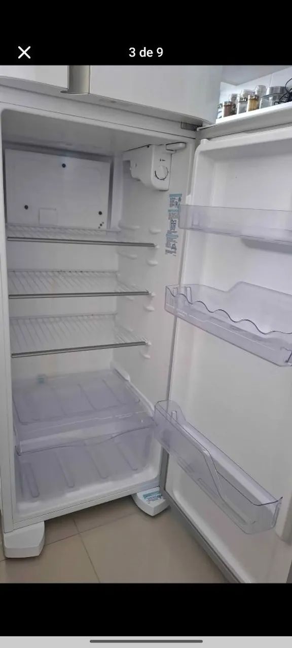 Vende- geladeira en otimo estado nunca foi para conserto apenas 1 ano de uso, única dona 