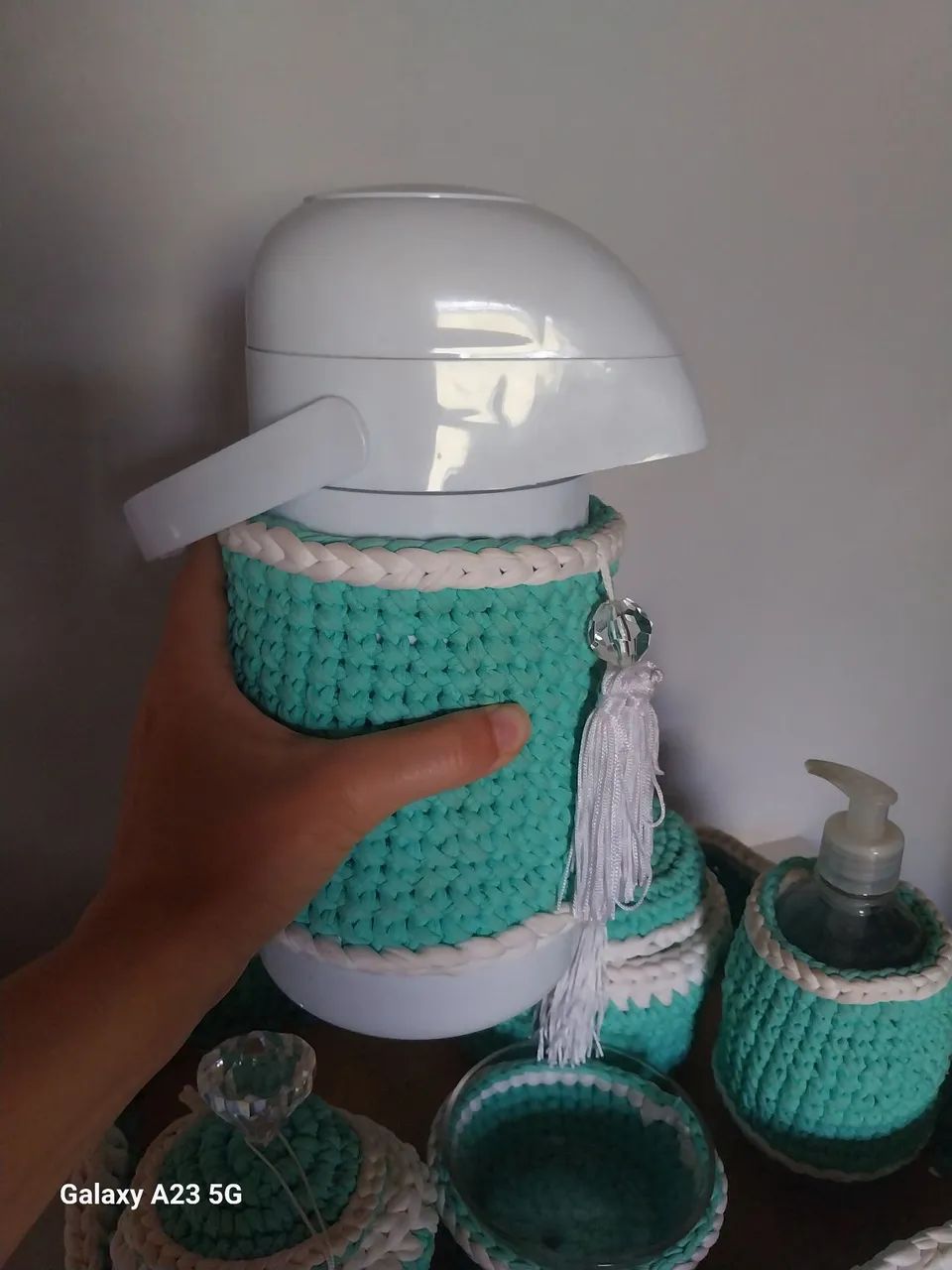 Kit higiene Bebê em croche 8 peças com garrafa térmica - Foto 6