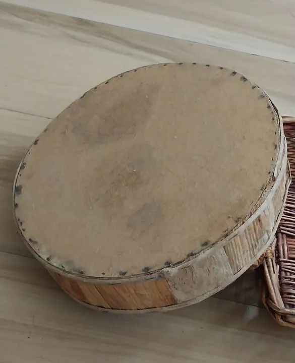 2 cestos,1 de vime e outro de palha redondo para decoração  - Foto 2