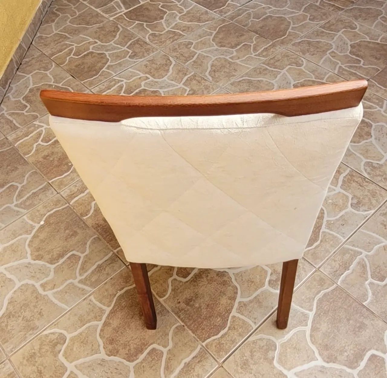 Conjunto com duas cadeiras estofadas - Foto 4