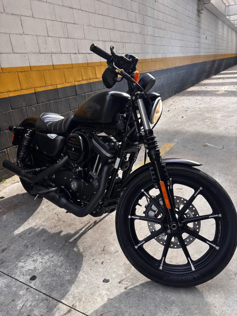Harley Davidson Iron 883-2017 - Foto 2