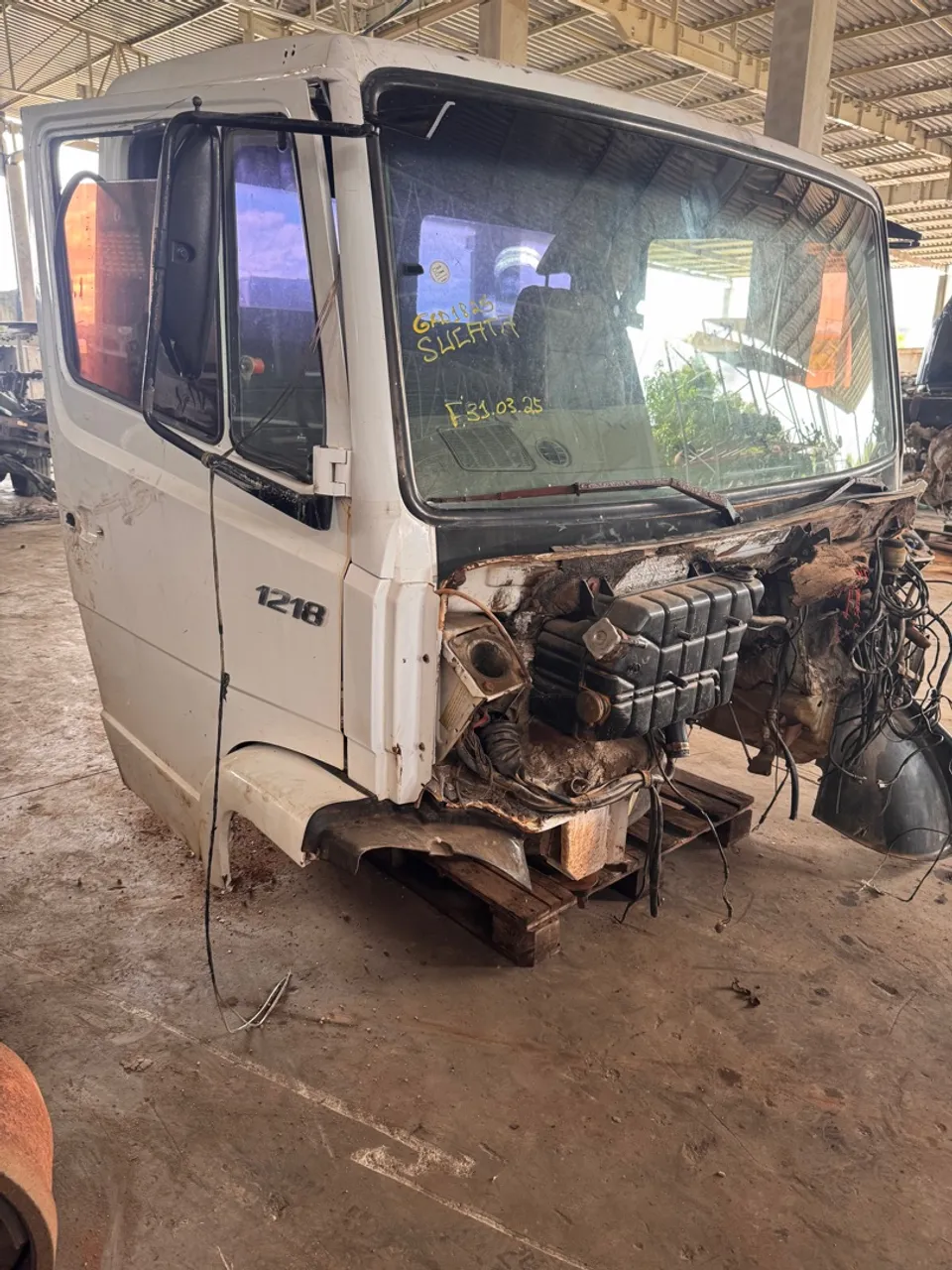 Cabine de Caminhão Mercedes-Benz 1218 - Peças