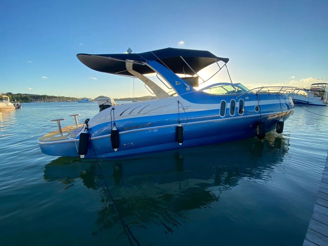 Lancha CENTURY 300 lindíssima