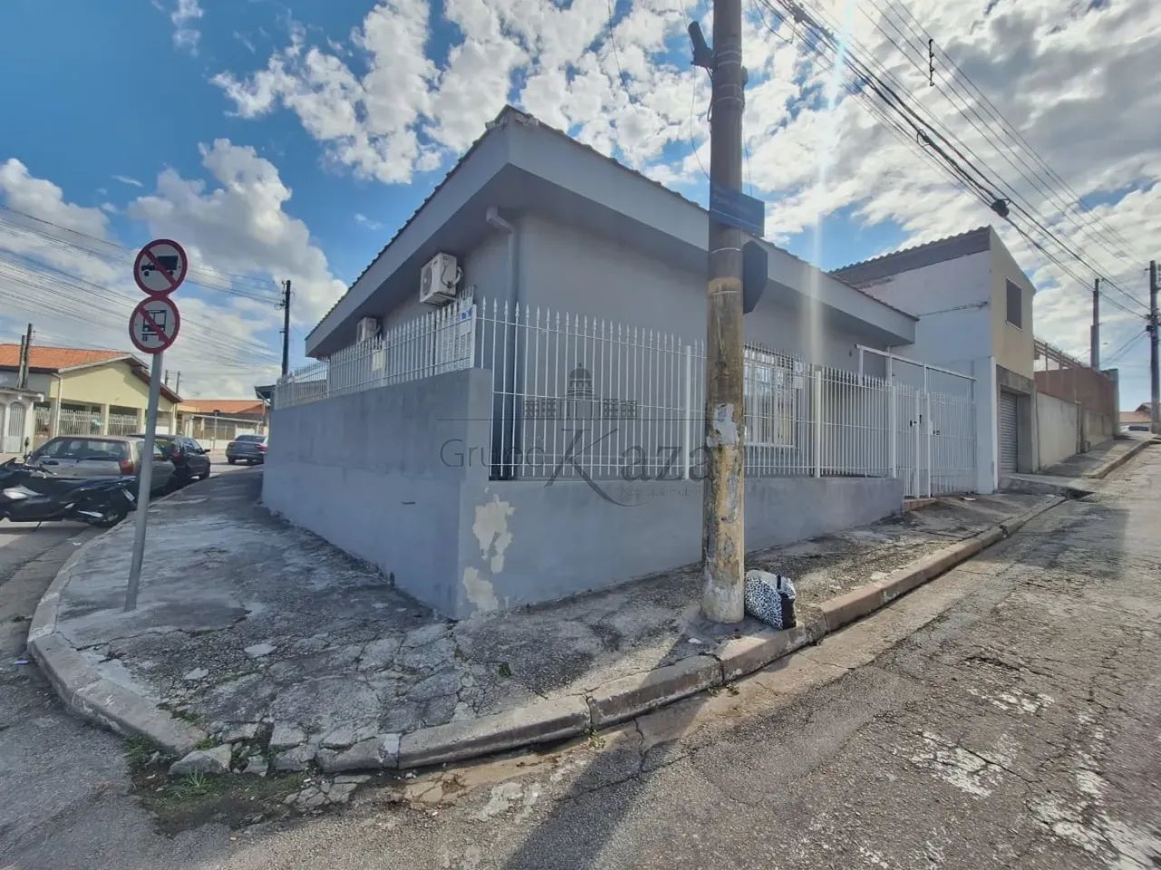 Casa - Jardim Telespark - 4 Dormitórios - 157m².