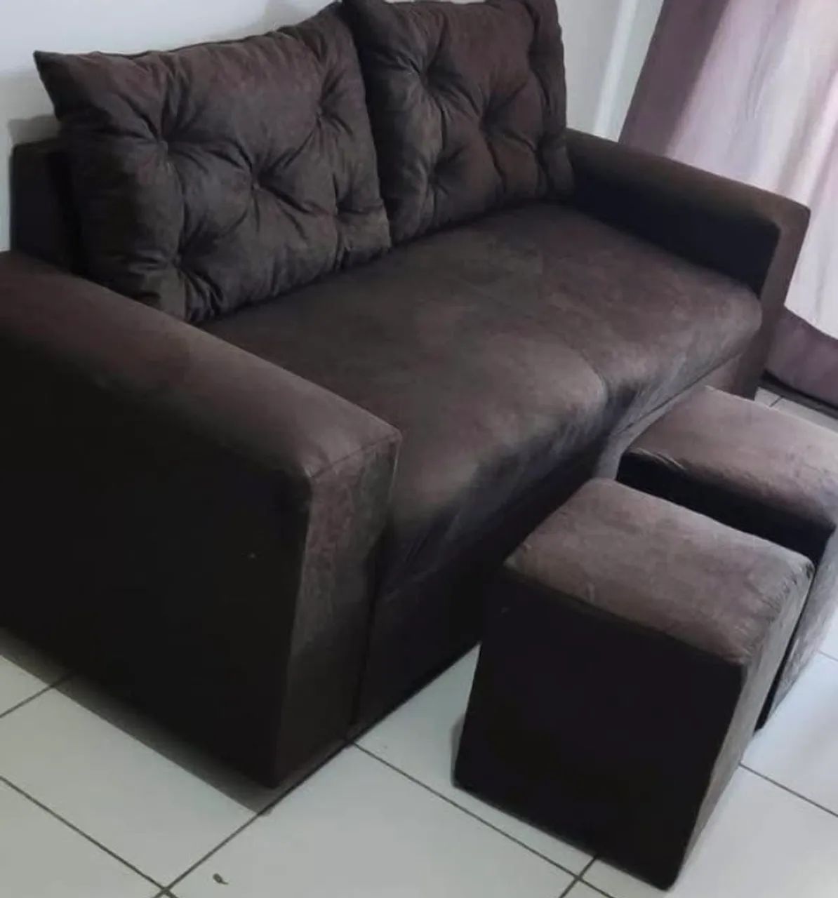 Sofá fixo 3 Lugares NOVO com 2 puff - Foto 2