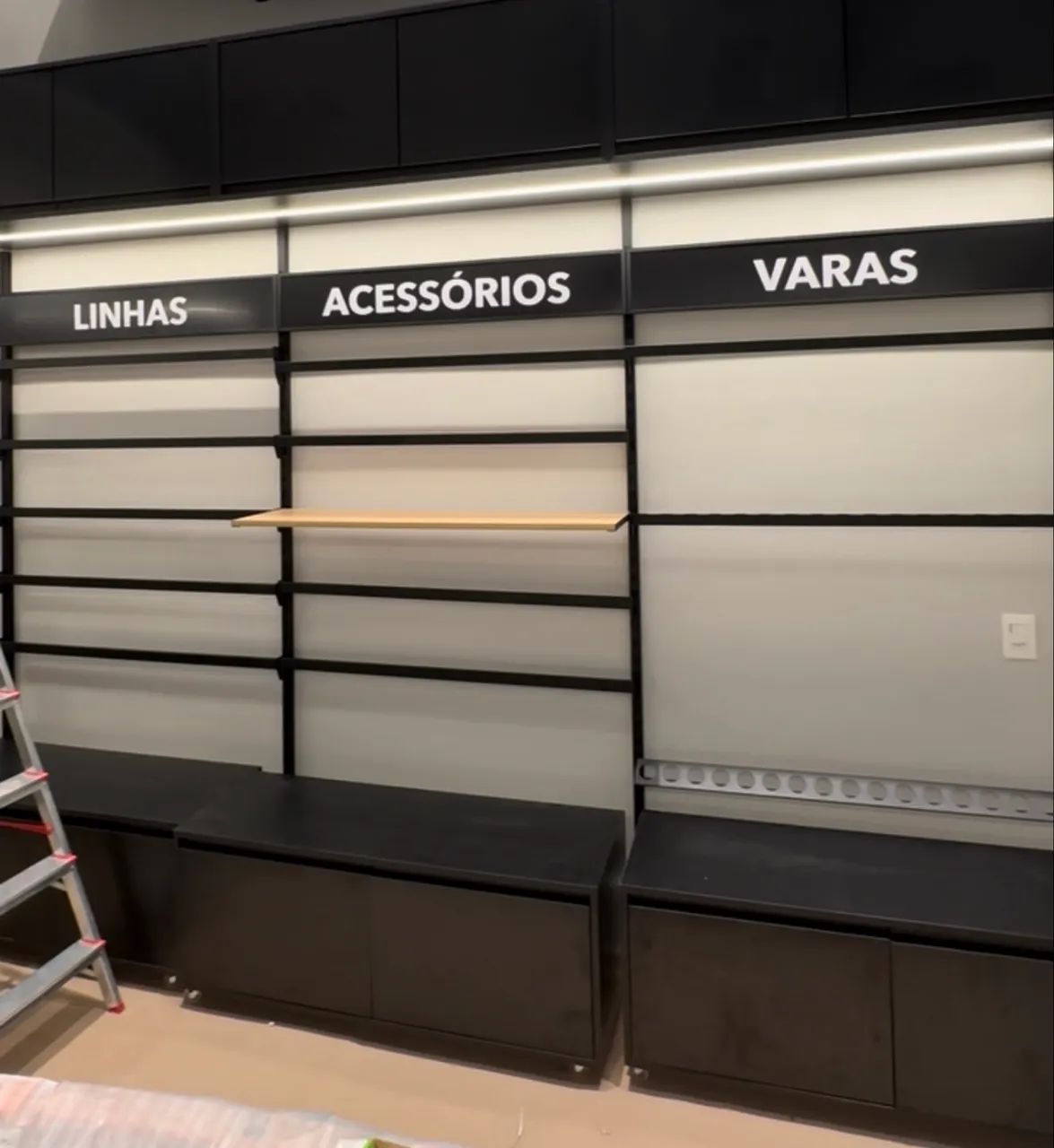 Conjunto de armário aéreo com cremalheira