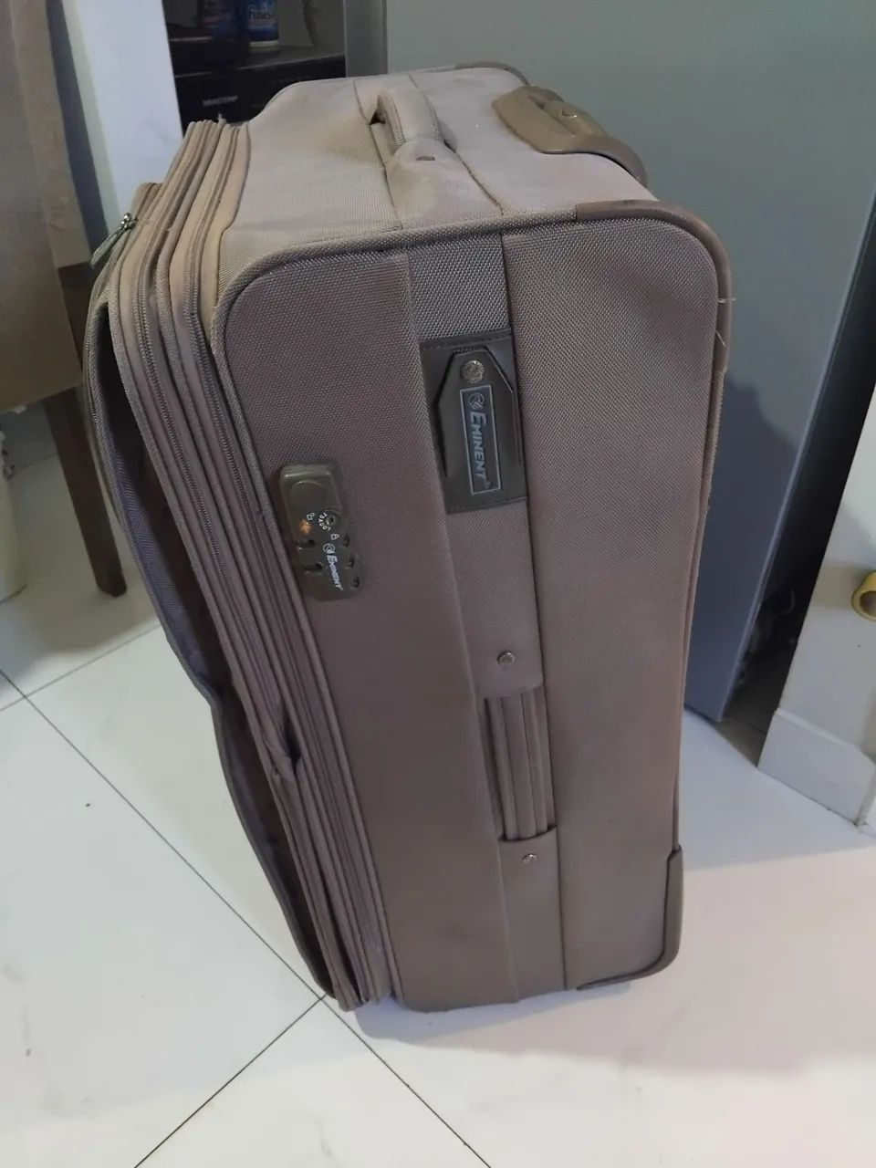 Mala de viagem - espaçosa e muito resistente  - Foto 2