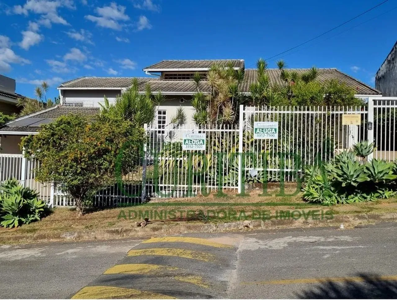 CASA DE 05 SUÍTES NO LAGO NORTE