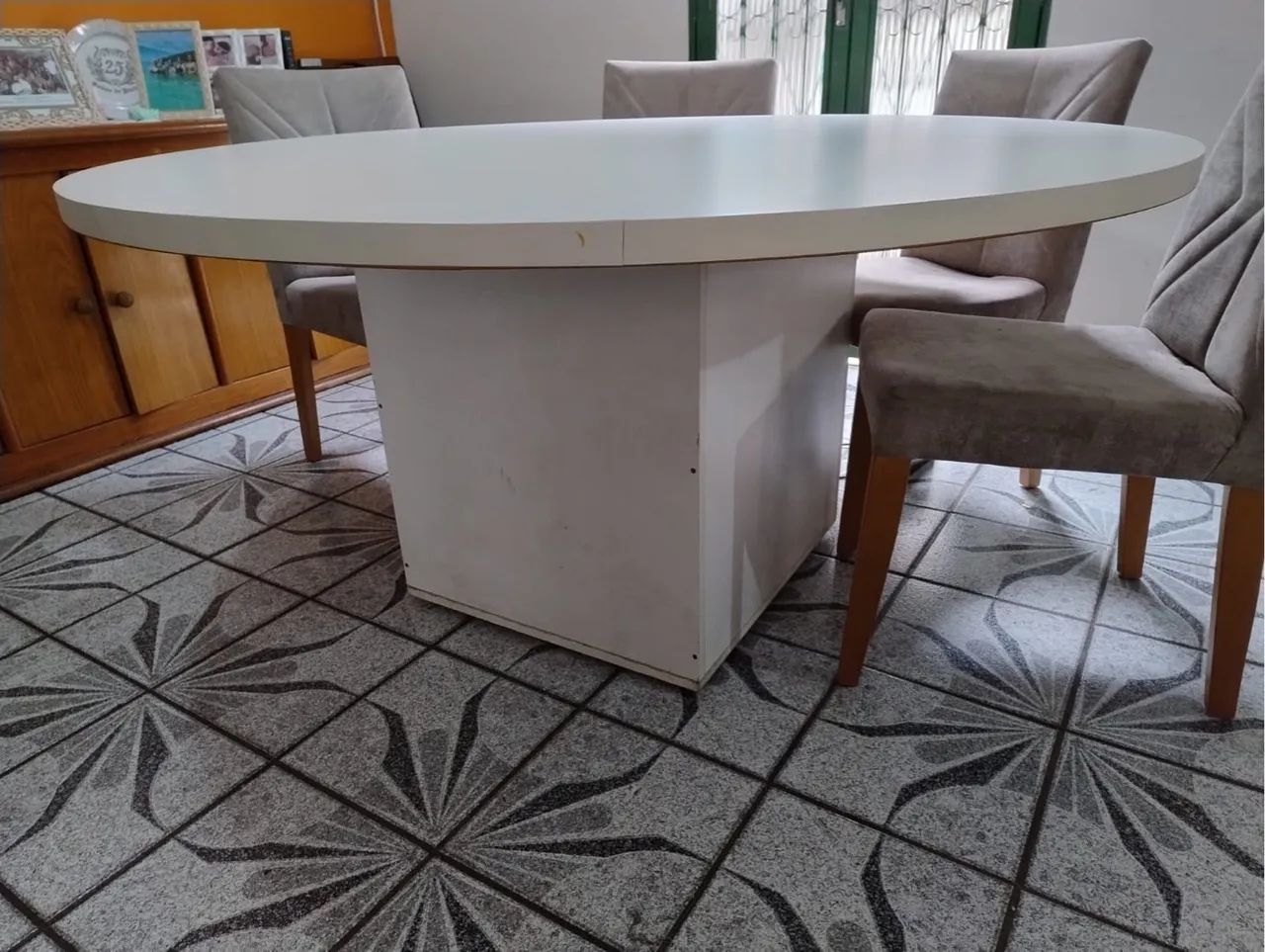 Mesa de Jantar Redonda c/ 6 cadeiras 