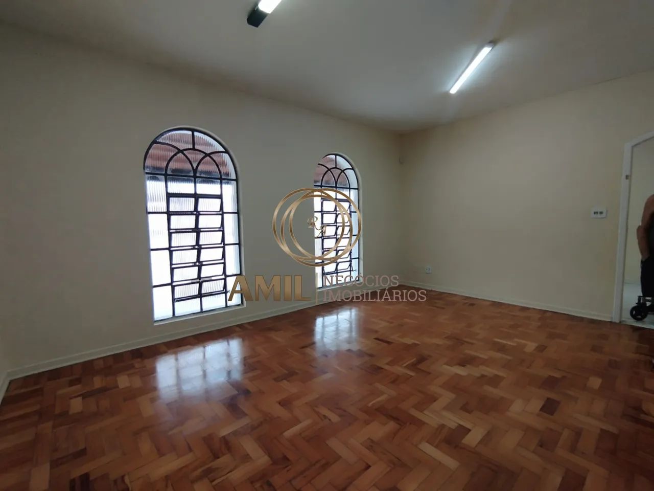 LJR RA AMIL Aluga Casa Comercial / 5 Salas / 250m² / Jardim Satélite - Foto 4