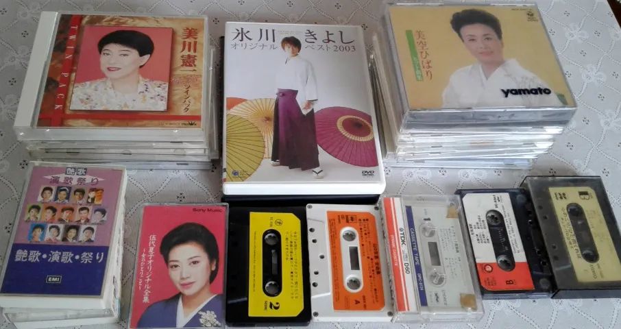 Coleção Música Japonesa 14 Cds, 12 Fitas E 3 Dvds + Brinde - Foto 2