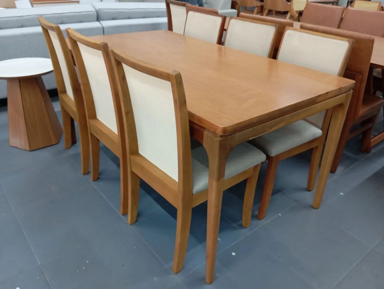 Mesa nova e com cadeiras de madeira, a pronta entrega  - Foto 3