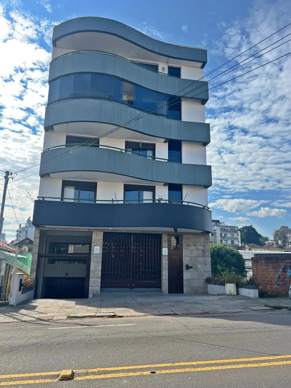 BENTOALVES aluga sala térrea com 100 m2, dois banheiros, no Santa Catarina - Caxias do Su
