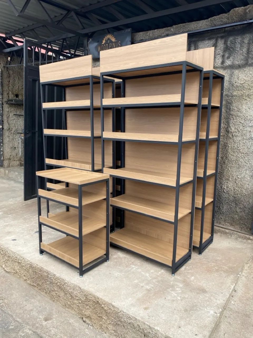 Gôndolas e prateleiras estilo industrial - Foto 3