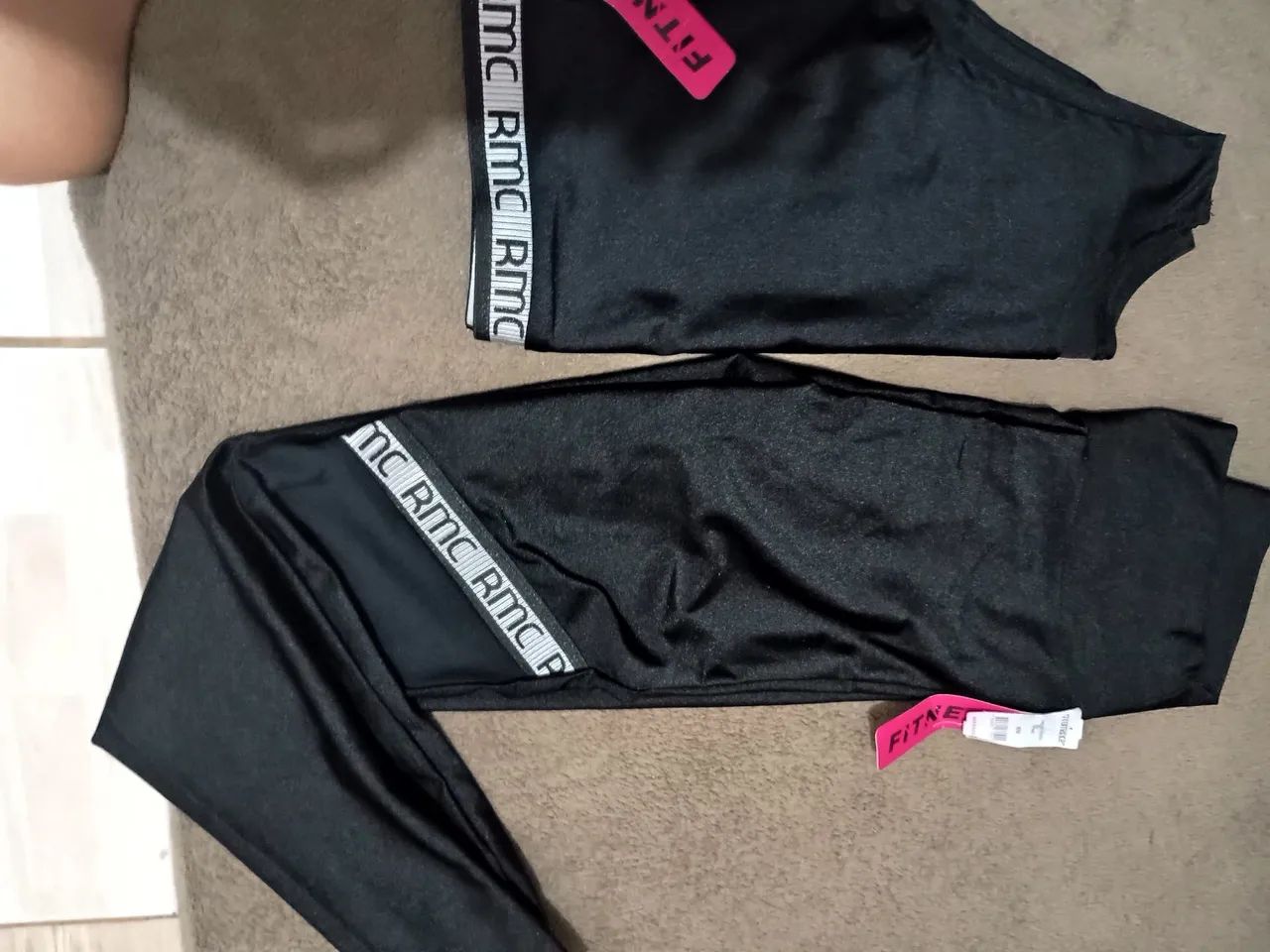 Conjunto de Leggings e Top Fitness Preto RMC