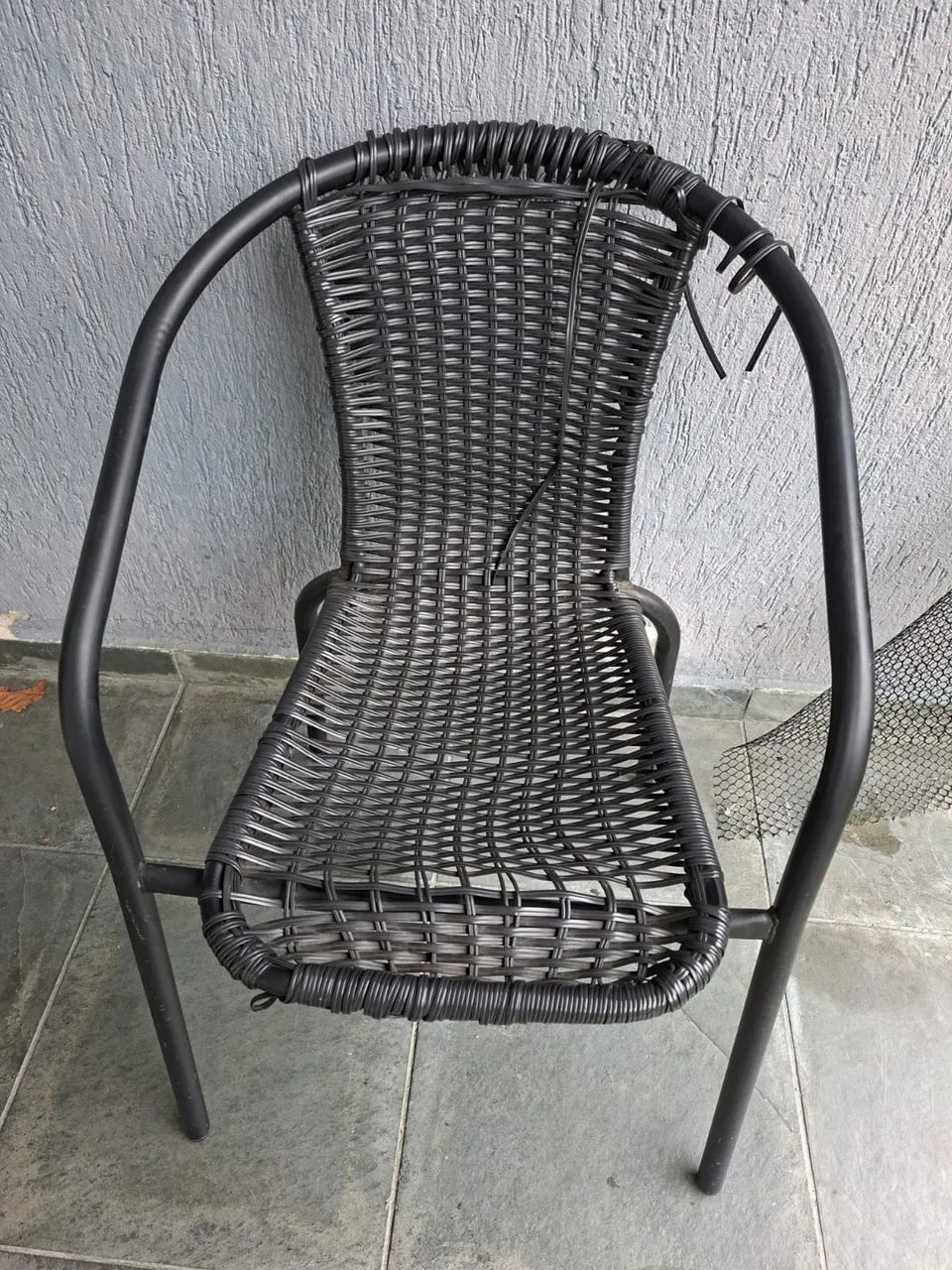 Round table64307305482881123