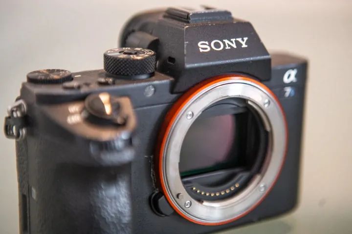 Sony A7s ii + Case Tilta + 9 Baterias e 3 carregadores - Câmera Mirorless - Foto 3