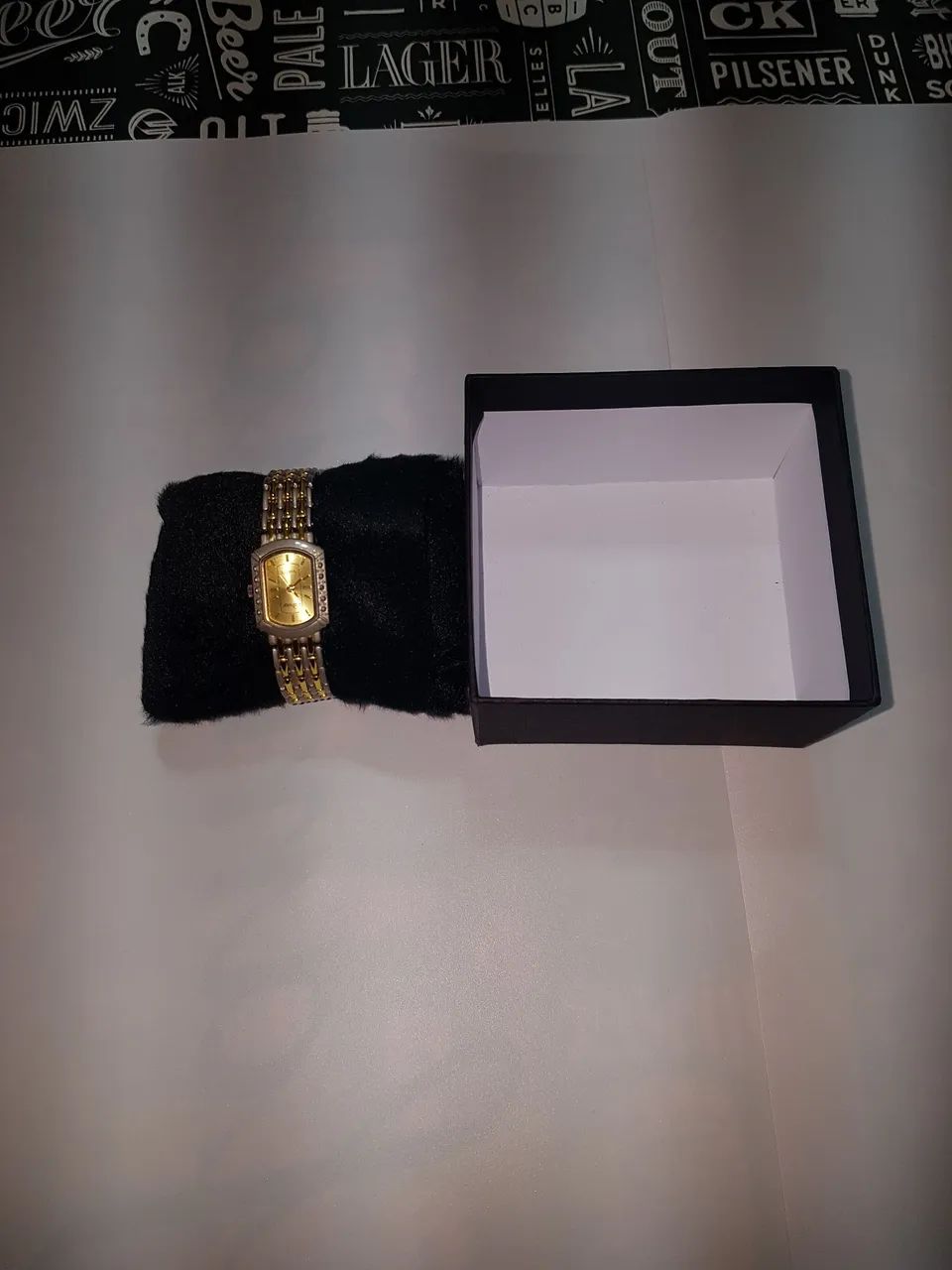 Relógio Dourado Feminino Elegante