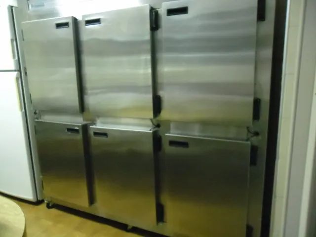 Geladeira Câmara em Inox 6 portas + Geladeira expositora vertical Coca Cola + Balcões e... - Foto 2