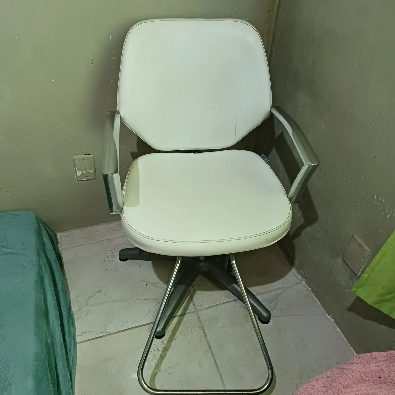 Cadeira de salão de beleza branca