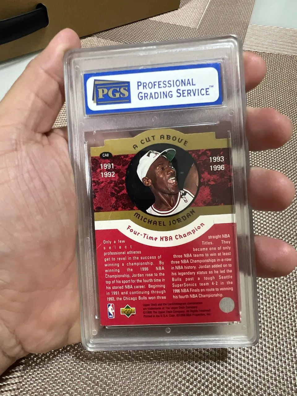 1996 Upper Deck Michael Jordan A Cut Above" NM-MT 8 pela PGS Grading - Foto 2
