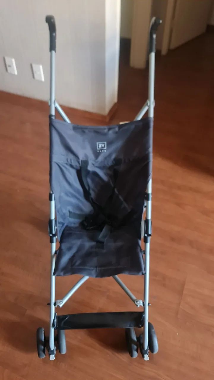 Carrinho de Bebê Compacto e Leve