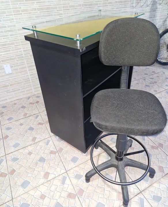 Mesa de recepção Preta com Tampo de Vidro.  - Foto 4