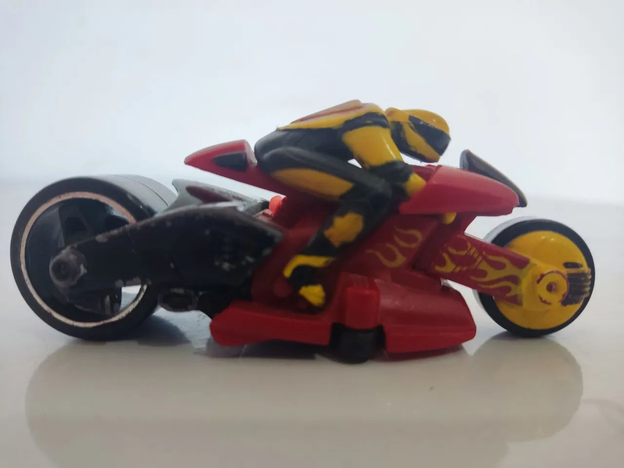 HOT WHEELS MOTOR CAFFIEND 2003 THUNDER CYCLES