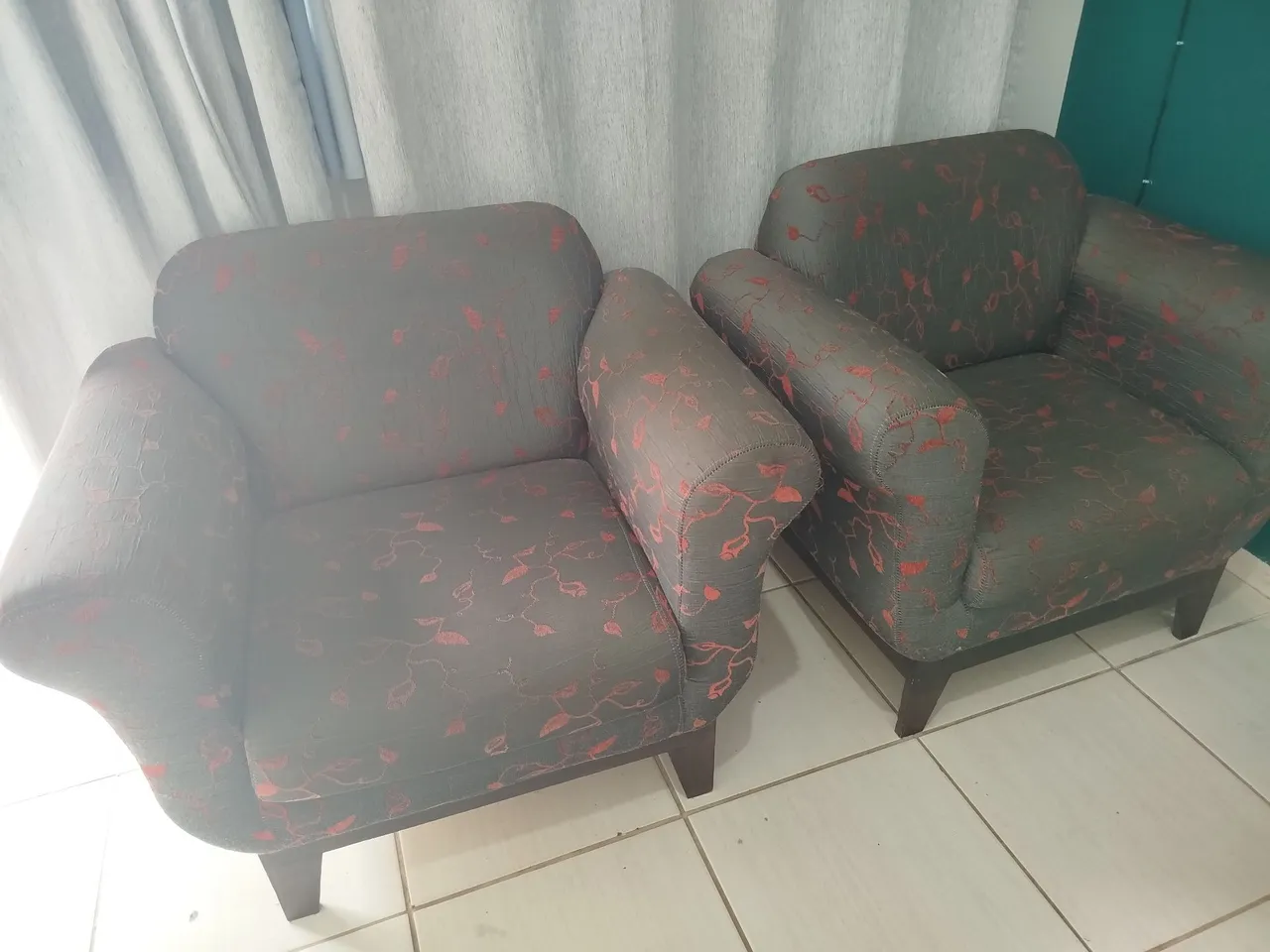 Vendo dois sofás em ótimas condições