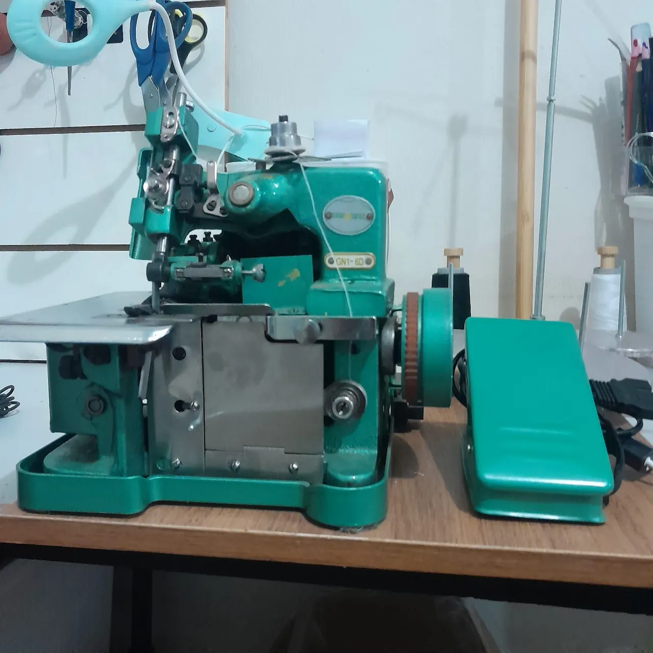Máquina de Costurar Overlock Industrial