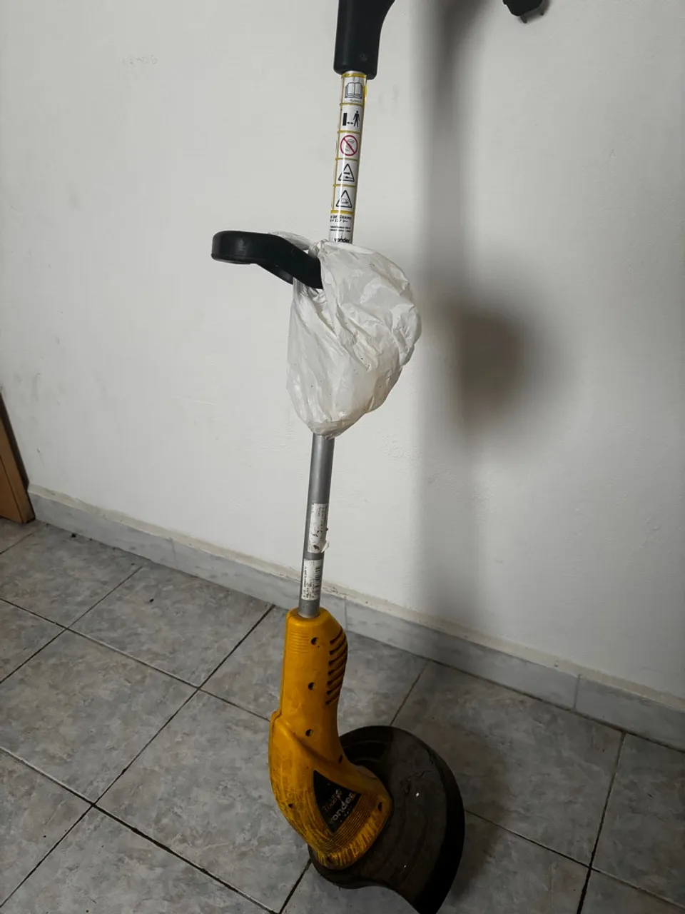 Roçadeira Vonder funcionando perfeita
