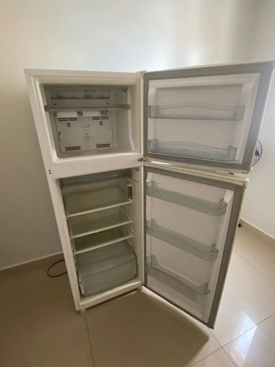 Vendo geladeira Cônsul 500,00 - Foto 2