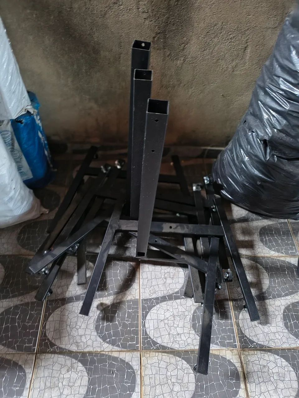 Suporte para tv pedestal 10 a 60 polegadas, preto, flutuante movel, com 10pcs completas  - Foto 2