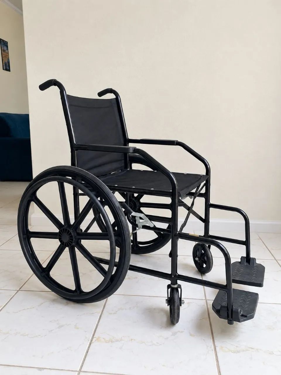 Cadeira de Rodas NOVA  - Foto 3