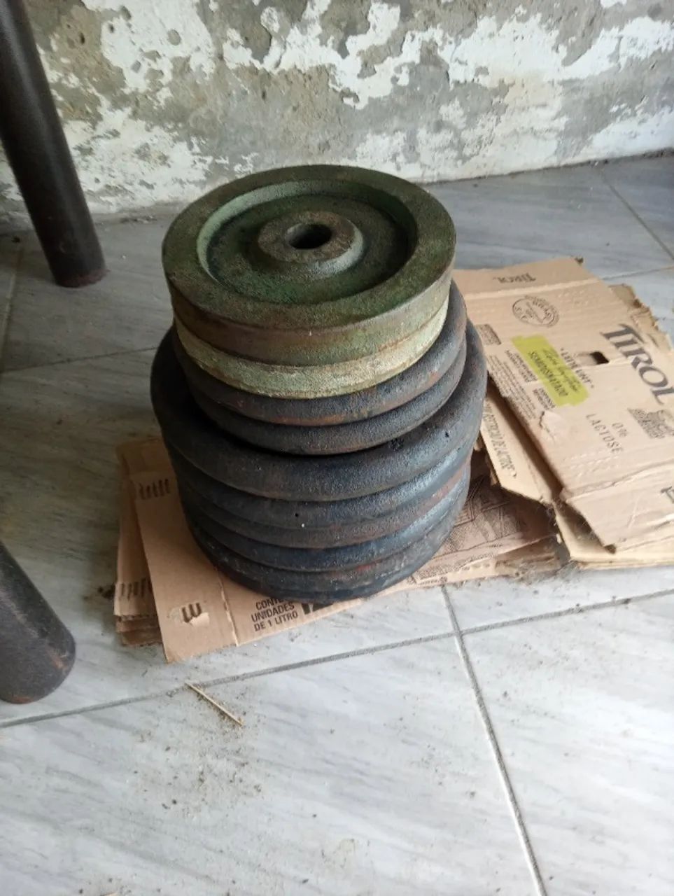 Banco supino com barras e halteres - Foto 2