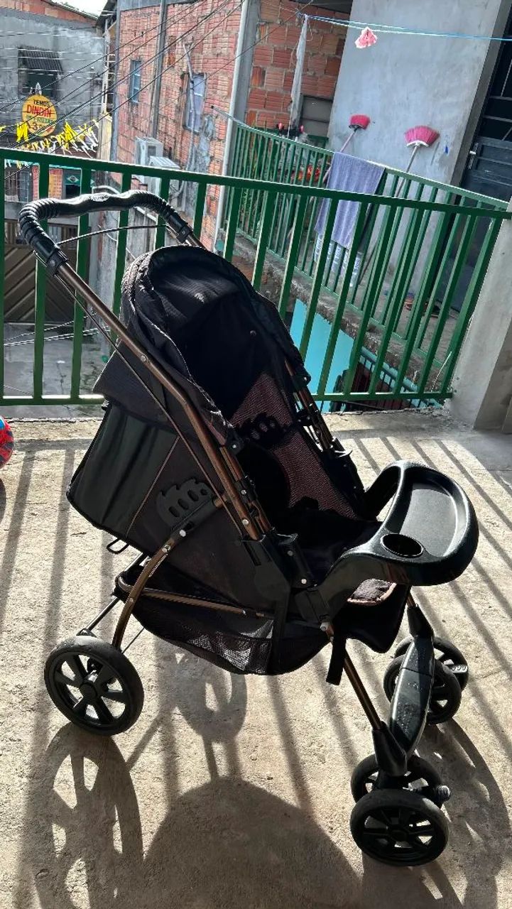Vendo carrinho de bebê em bom estado  - Foto 3