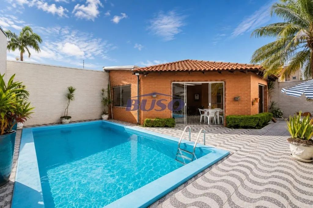 Casa para venda no Parolin - com piscina