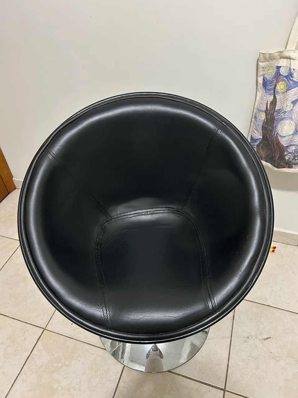 Poltrona Egg/Bowl Giratória Preta - Courino + Base Cromada - Foto 4