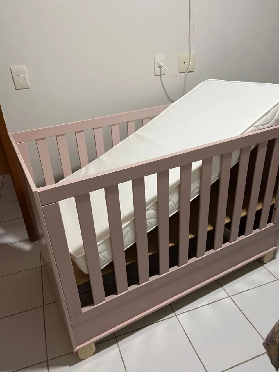 Vendo berço caminha rosa, pouco uso - Foto 2