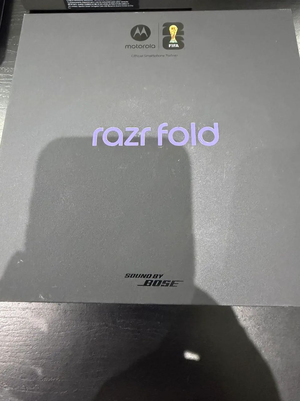 Celular Razr Fold Motorola 16 GB de RAM e 1TB de memória interna, preto novíssimo.