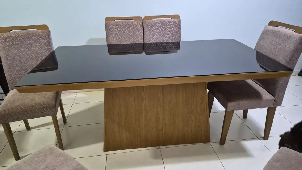 Mesa de Jantar 6 Lugares com Tampo de Vidro + 6 Cadeiras Estofadas