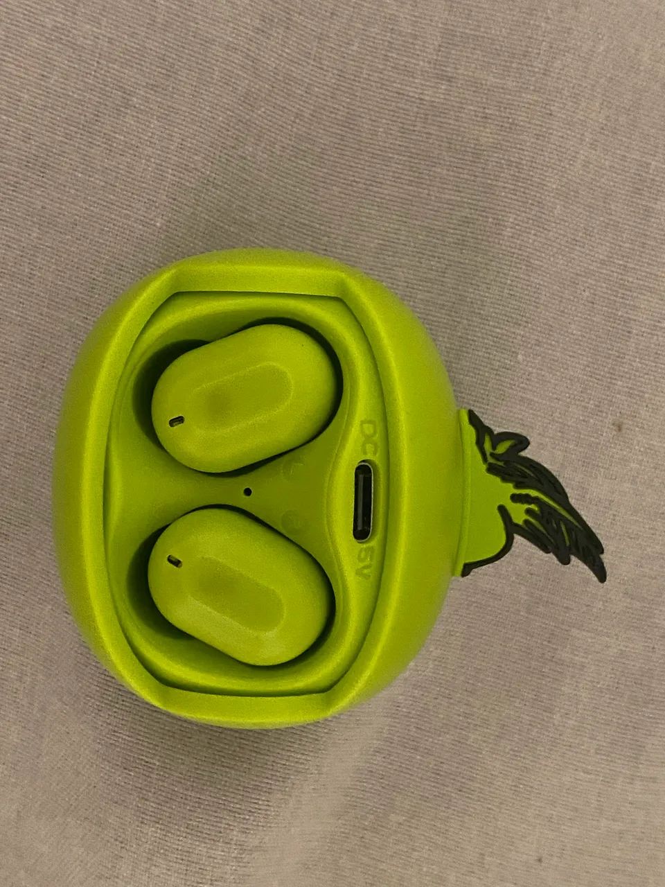 Fone do Grinch com carregador  - Foto 3